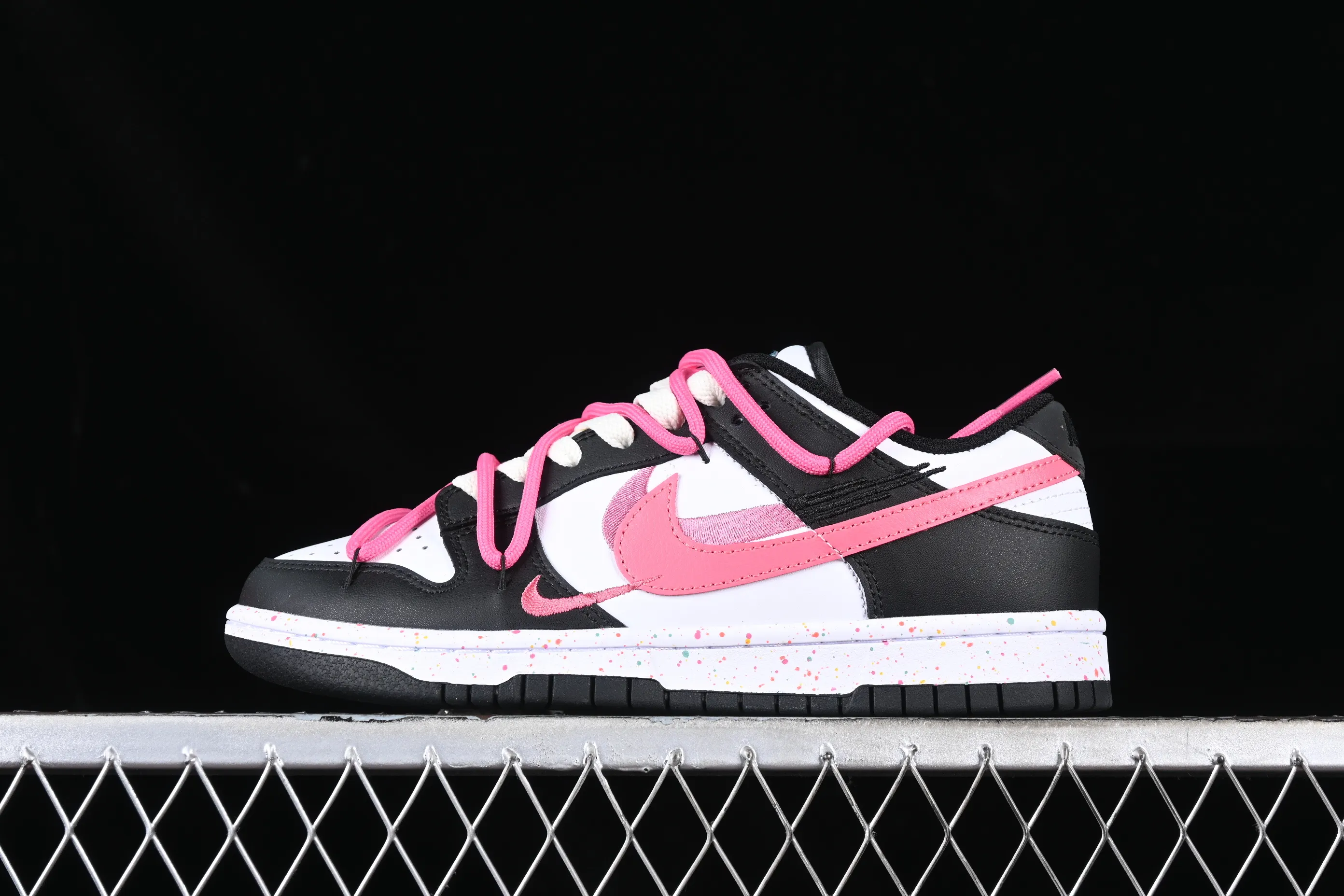 All Categories Nk SB Dunk Series Nk SB Dunk Low Low-top sneakers J version Nk Dunk Low "Multi Color" Vibrant three hooks Customized version of deconstructed strap casual sneakers FD4623-131